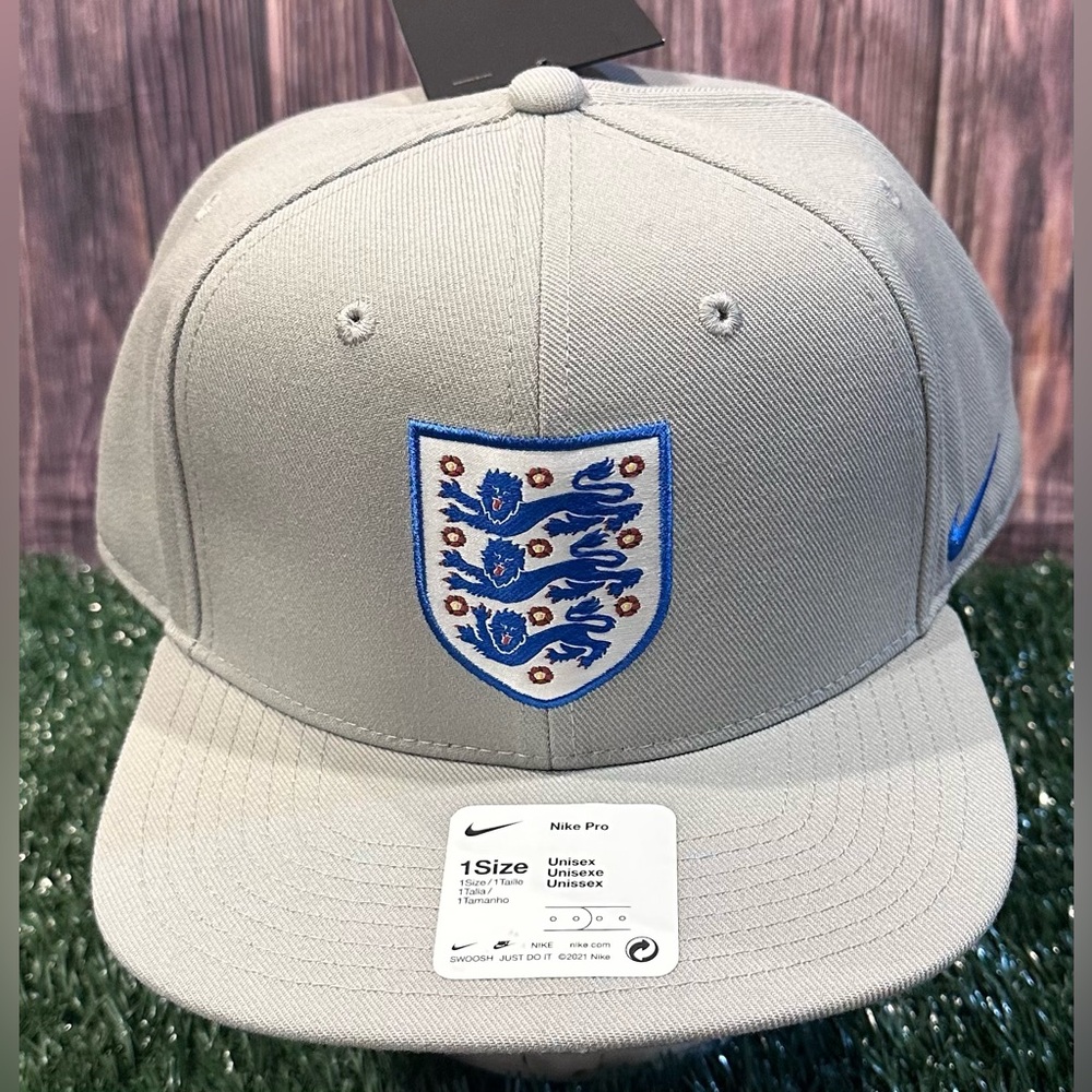 Nike Pro Flatbill SnapBack Hat with England Logo